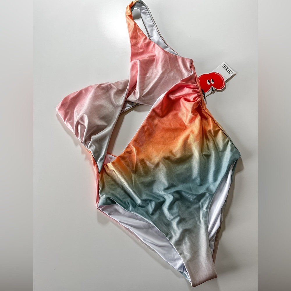 Mermaid Vibe asymmetrical twist one piece swimsuit didn’t fit my 34D - Picture 8 of 8